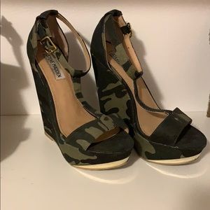 Camo Steve Madden Wedge size 6
